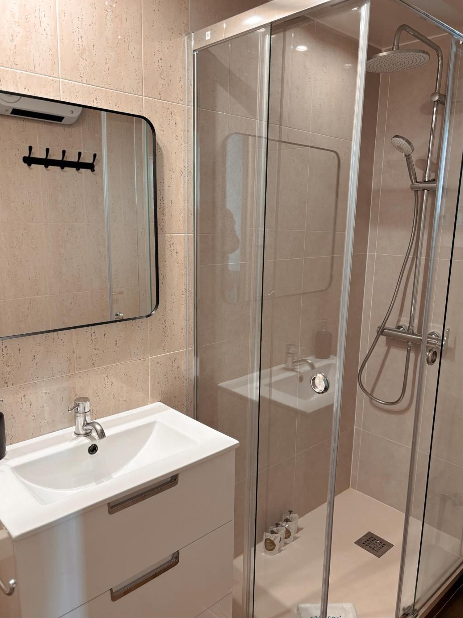 Casa Cosi - Industria Apartment Barcelona Luaran gambar